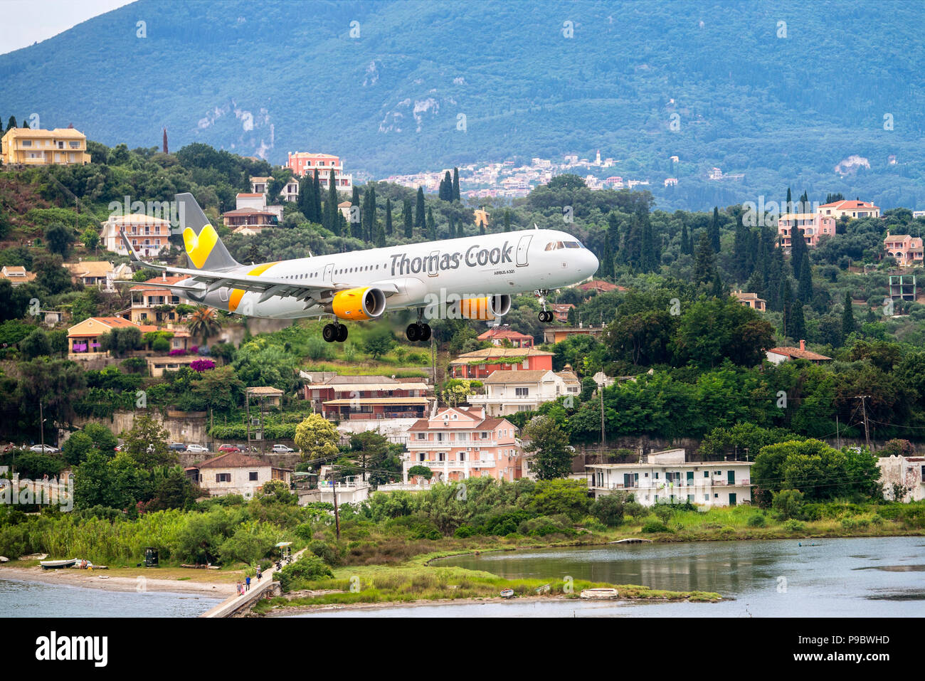 Airbus A321 della Thomas Cook Airlines (G-TCDK) quando lo sbarco a Corfù Foto Stock