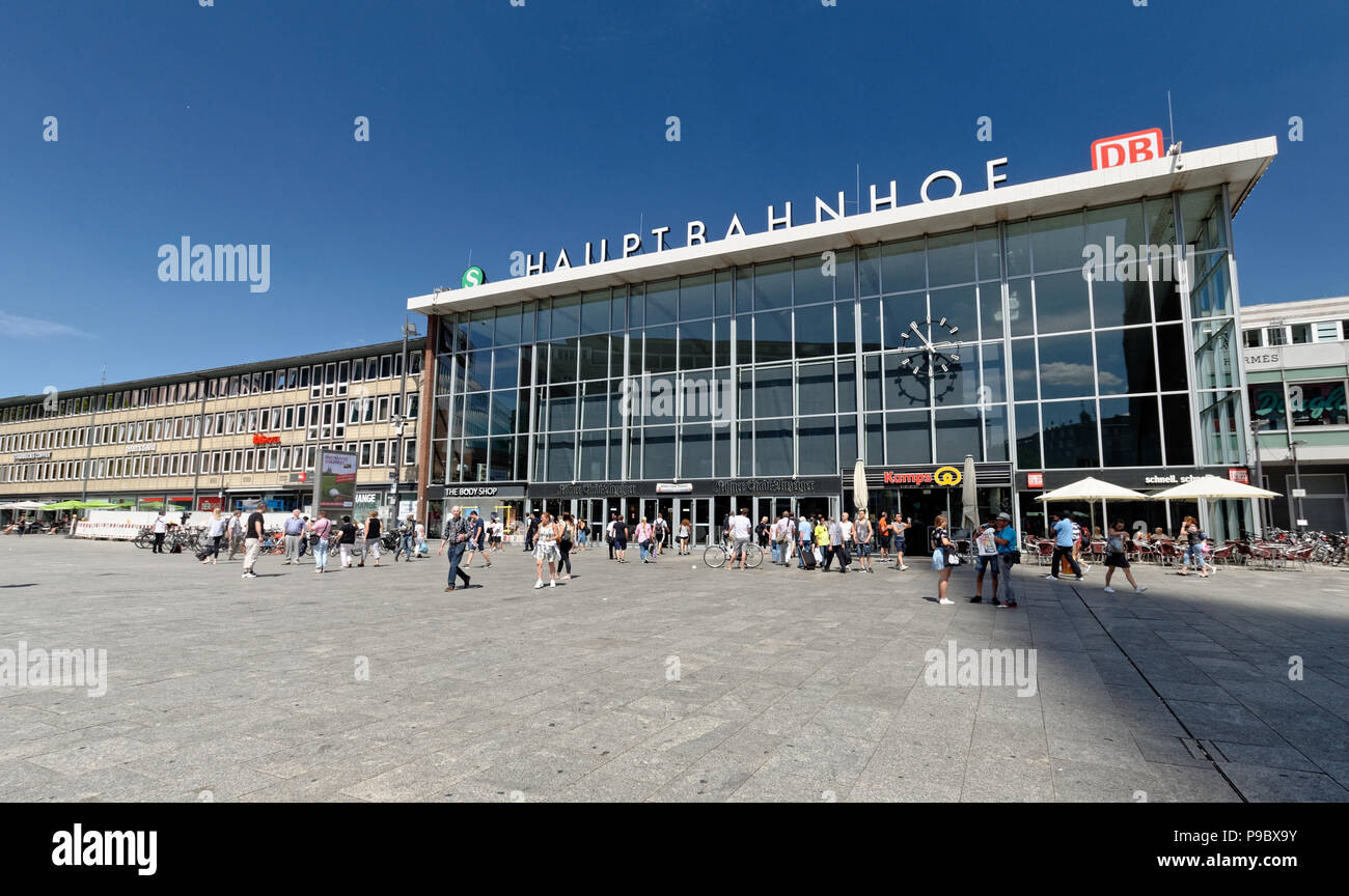 Hauptbahnhof, la stazione centrale di Colonia - HBF Köln Foto Stock