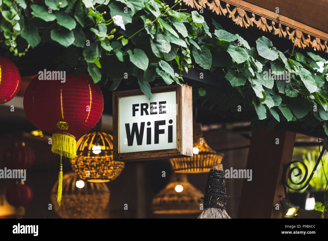 La connessione internet wireless gratuita segno appeso in cinese tradizionale street restaurant Foto Stock