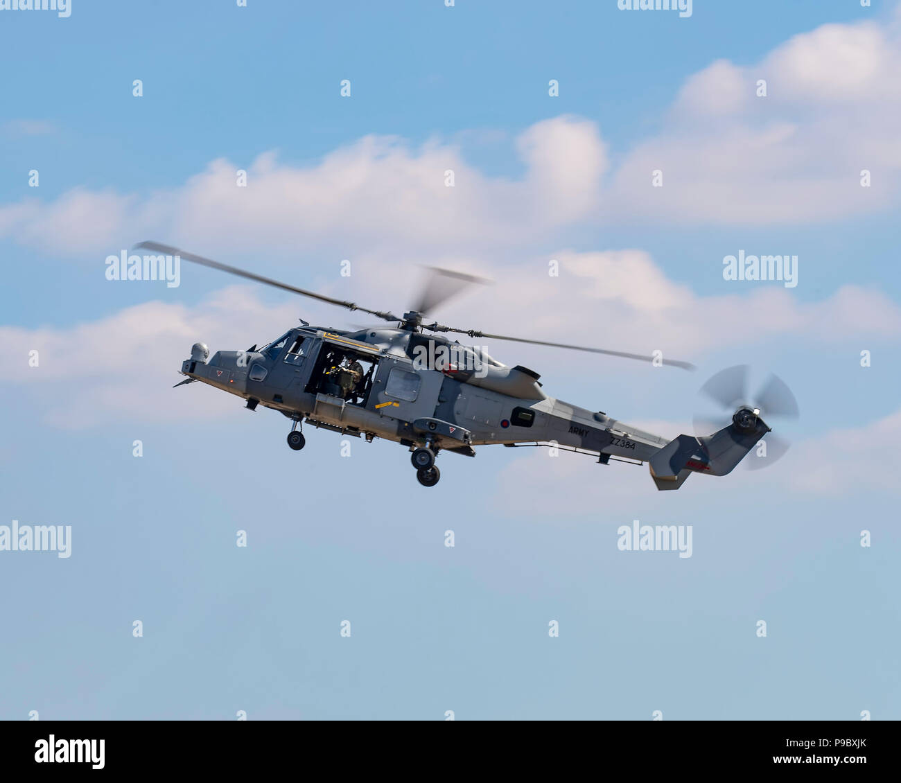 AugustaWestland Wildcat AH1 battlefield elicottero volando all'annuale RNAS Yeovilton aria giorno Foto Stock
