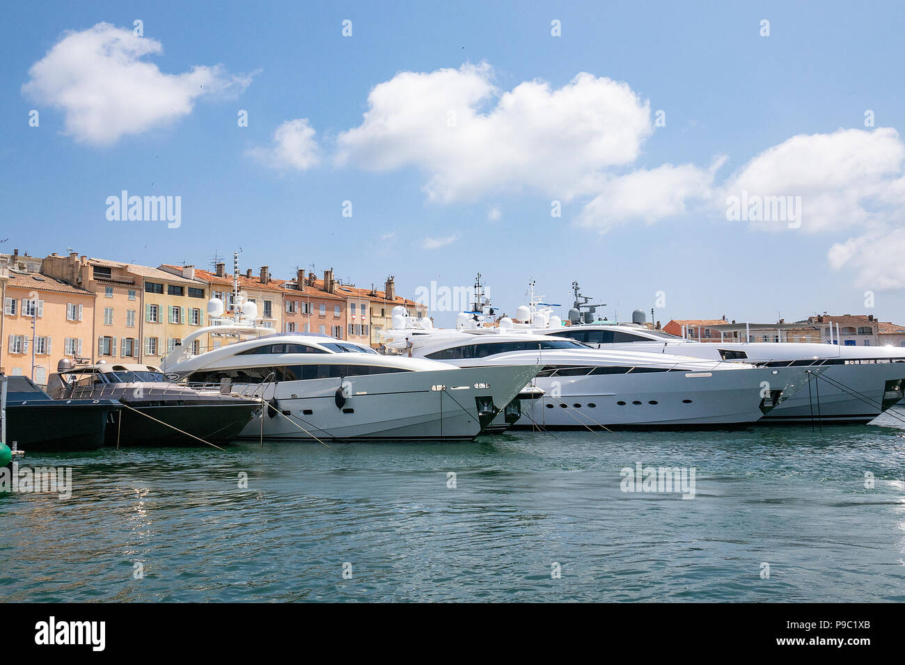 Barche ormeggiate nel porto di Port Grimaud nel sud di Francia Foto Stock