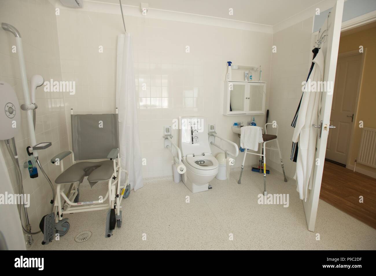 Bagno Per Disabili E Doccia A Casa Di Una Persona Disabile Foto Stock Alamy