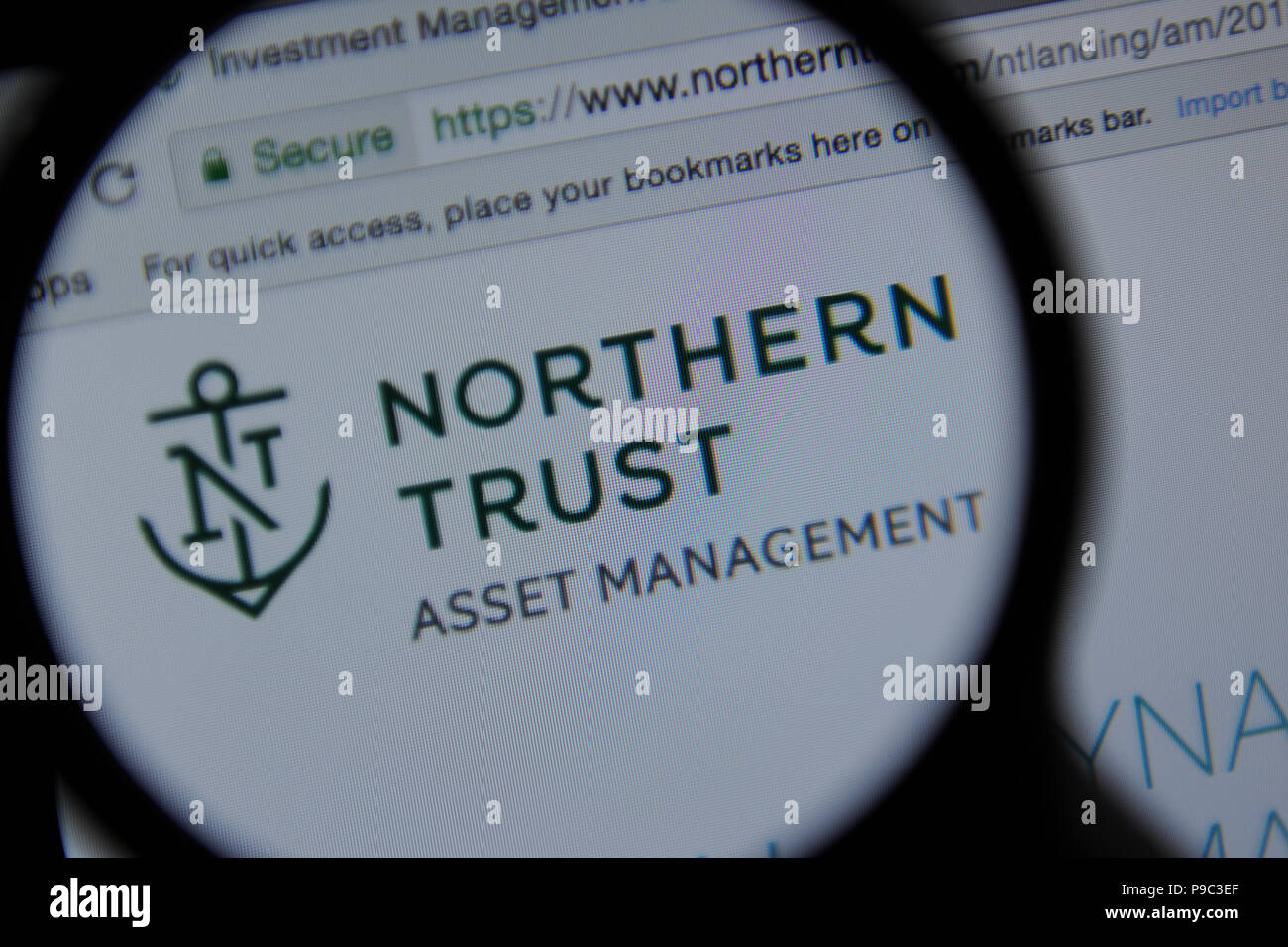 Il Northern Trust sito visto attraverso una lente di ingrandimento Foto Stock