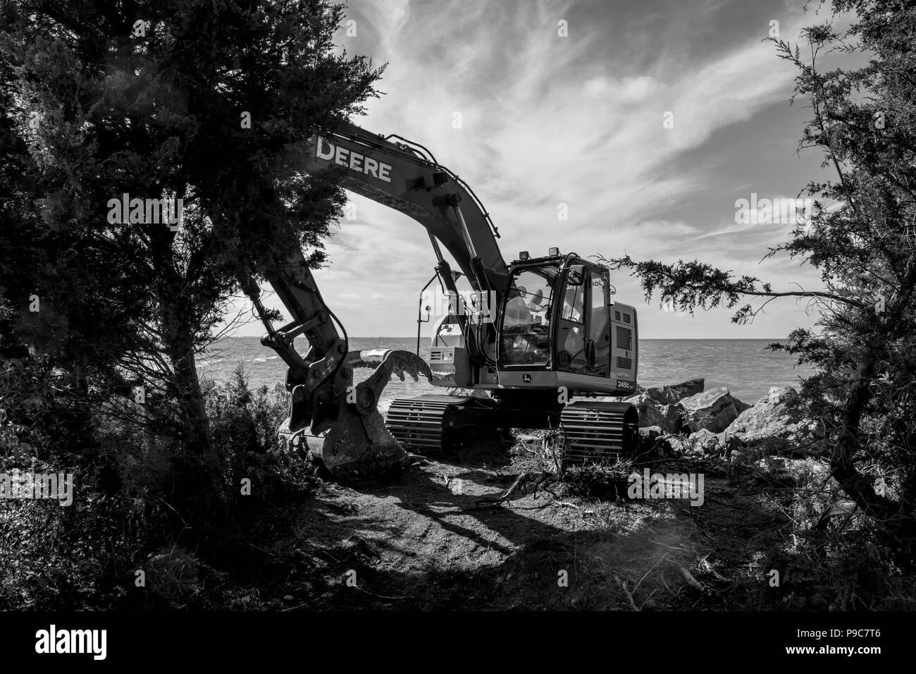 John Deere trattore JCB in spiaggia, Ontario, Canada Foto Stock