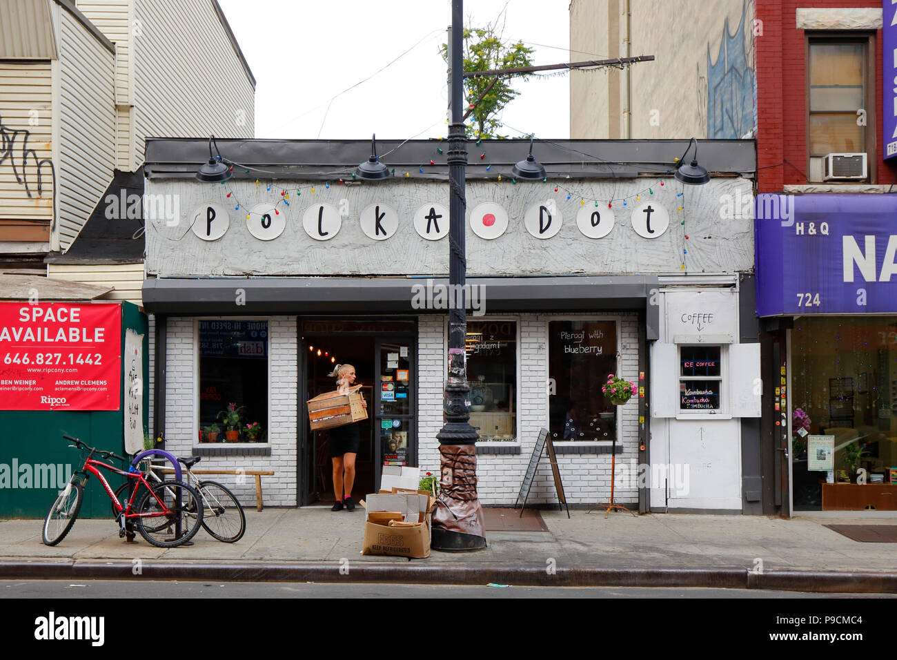 Polka Dot, 726 Manhattan Ave, Brooklyn, New York. esterno di un polacco eatery a greenpoint Foto Stock