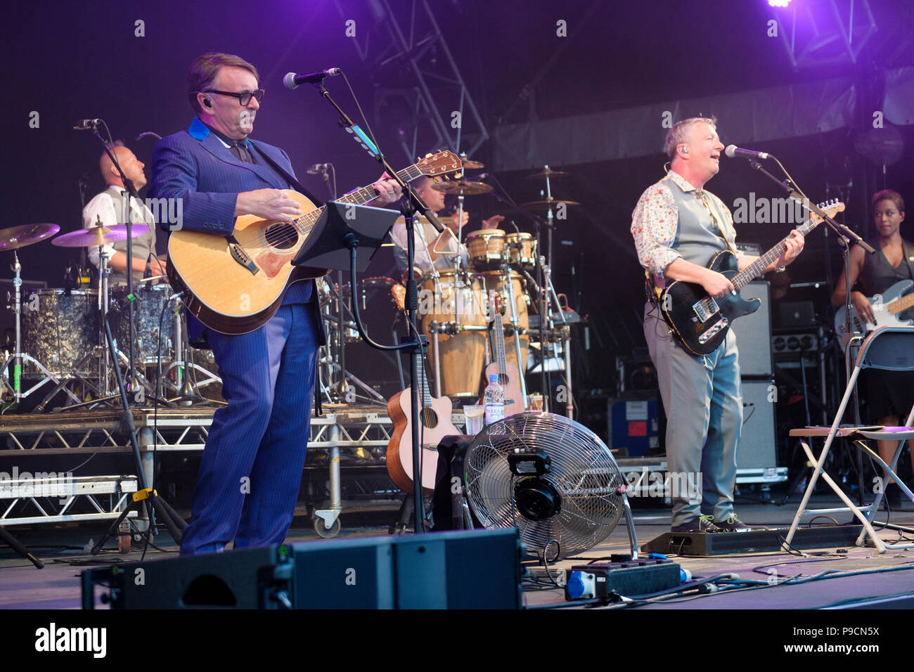 Cliff Difford e Glen Tilbrook di Squeeze effettuando al Cornbury Music Festival, grande Tew, Oxfordshire, Regno Unito. Giugno 17, 2018 Foto Stock