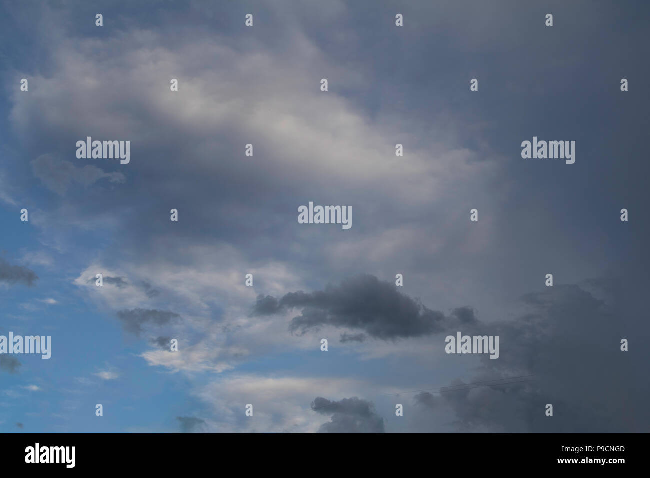 Cielo con le nubi Foto Stock