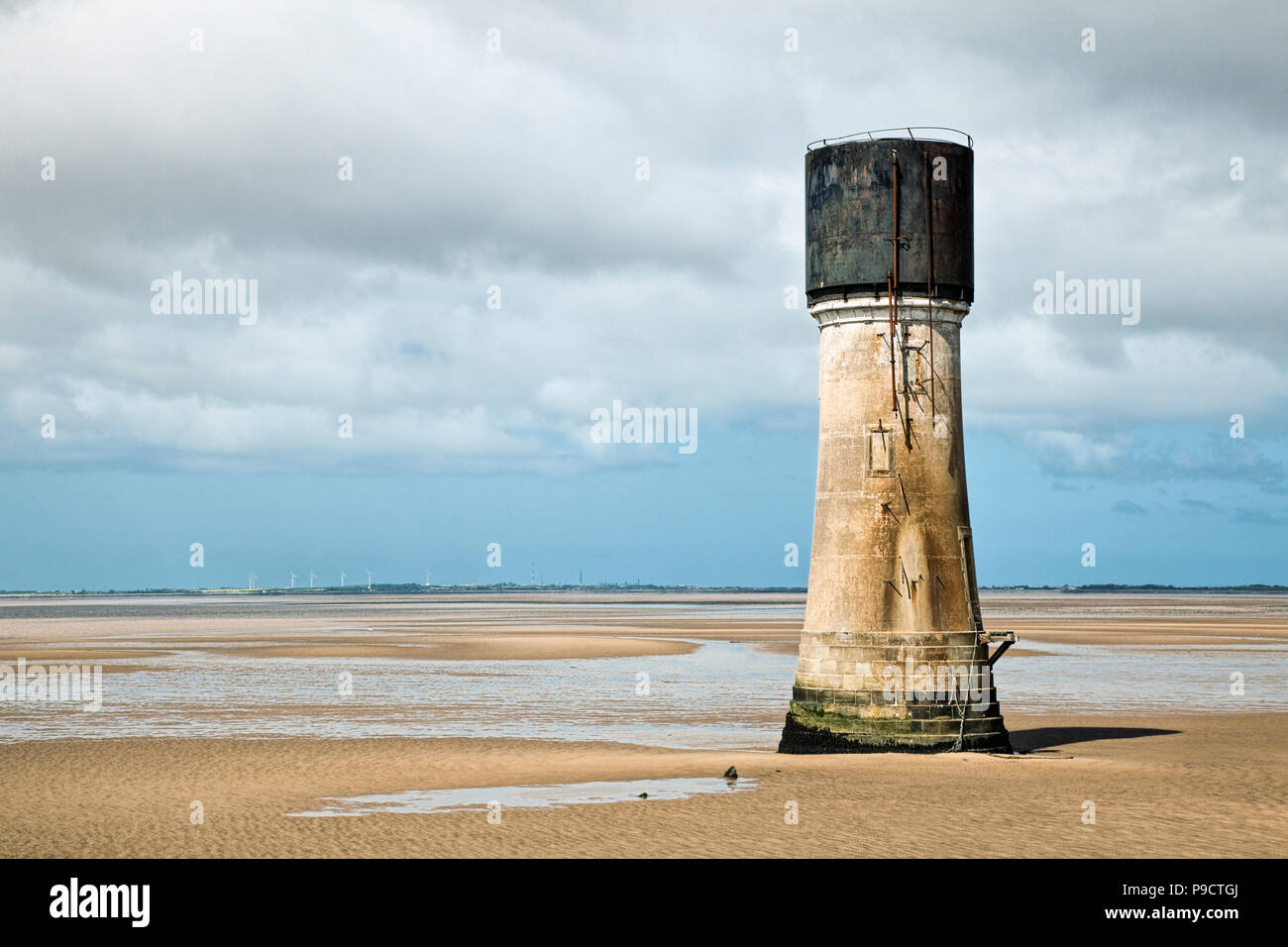 Vecchio Spurn punto luce bassa a disprezzare la testa, East Yorkshire, Inghilterra UK a bassa marea Foto Stock