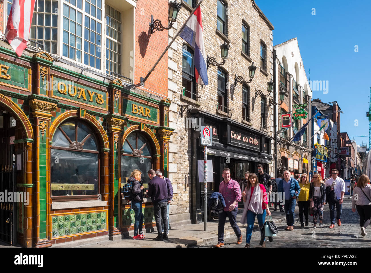 Scena di strada al Temple Bar di Dublino, Irlanda, Europa Foto Stock