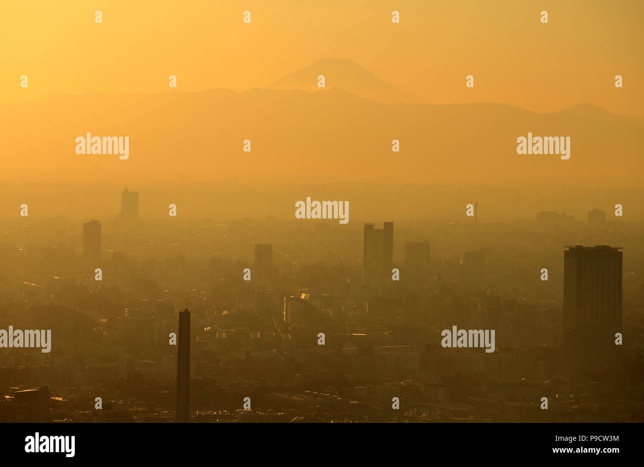 Tramonto orizzonte a Tokyo e il Monte Fuji Foto Stock