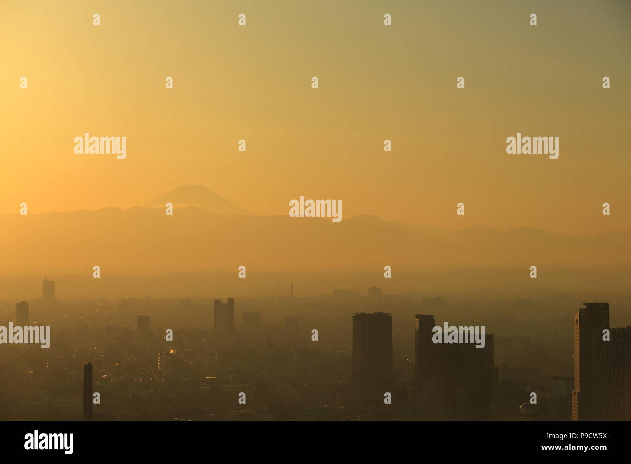 Tramonto orizzonte a Tokyo e il Monte Fuji Foto Stock