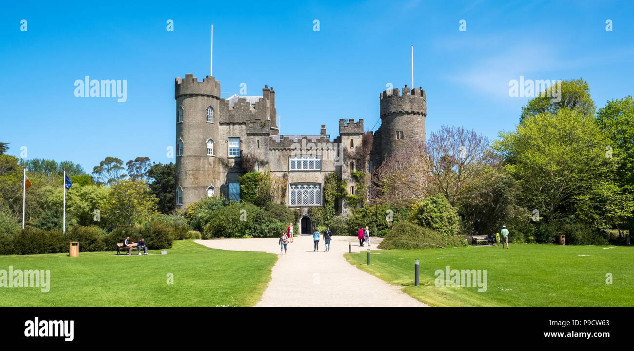 Il Castello di Malahide, nei pressi di Dublino, Irlanda, Europa Foto Stock