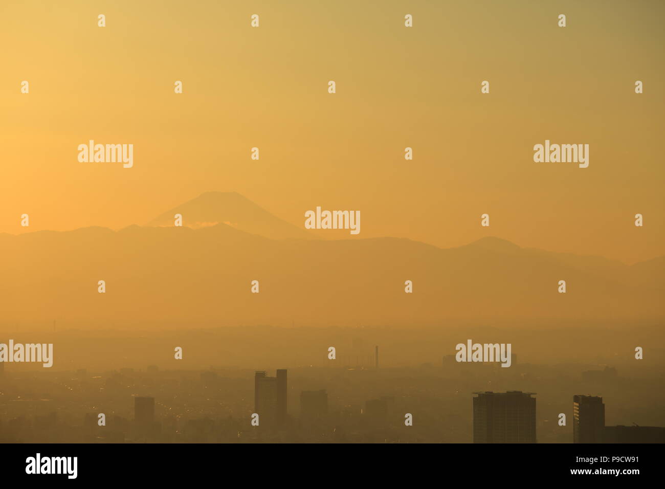 Tramonto orizzonte a Tokyo e il Monte Fuji Foto Stock