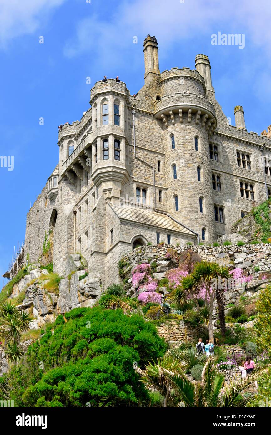 San Michele è il monte Castello e Giardini,Karrek Loos yn Koos,Marazion,Cornwall,l'Inghilterra,uk Foto Stock