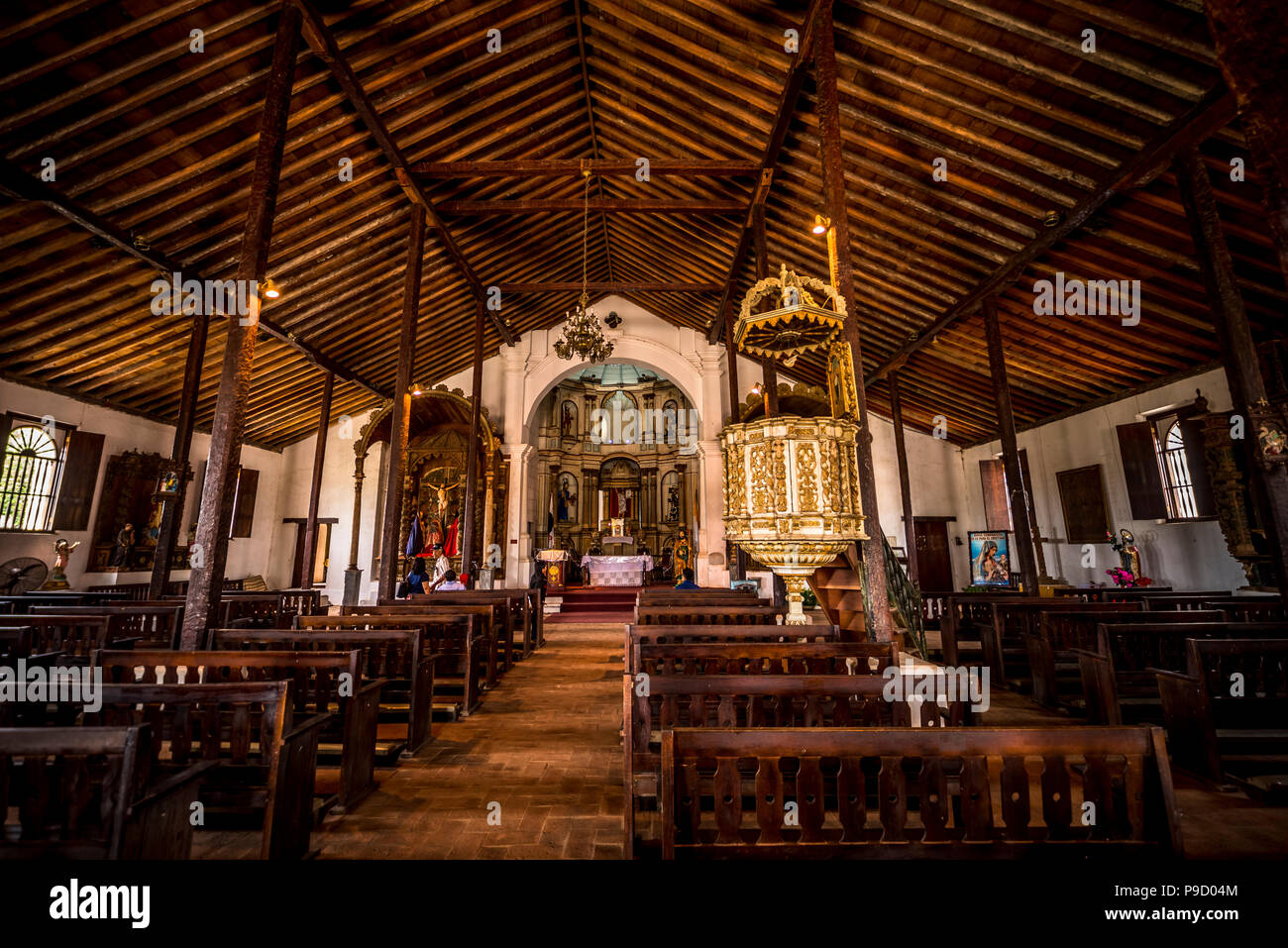 Vedute interne dalla Basílica menor de Santiago Apóstol chiesa de Natá in Panama Foto Stock