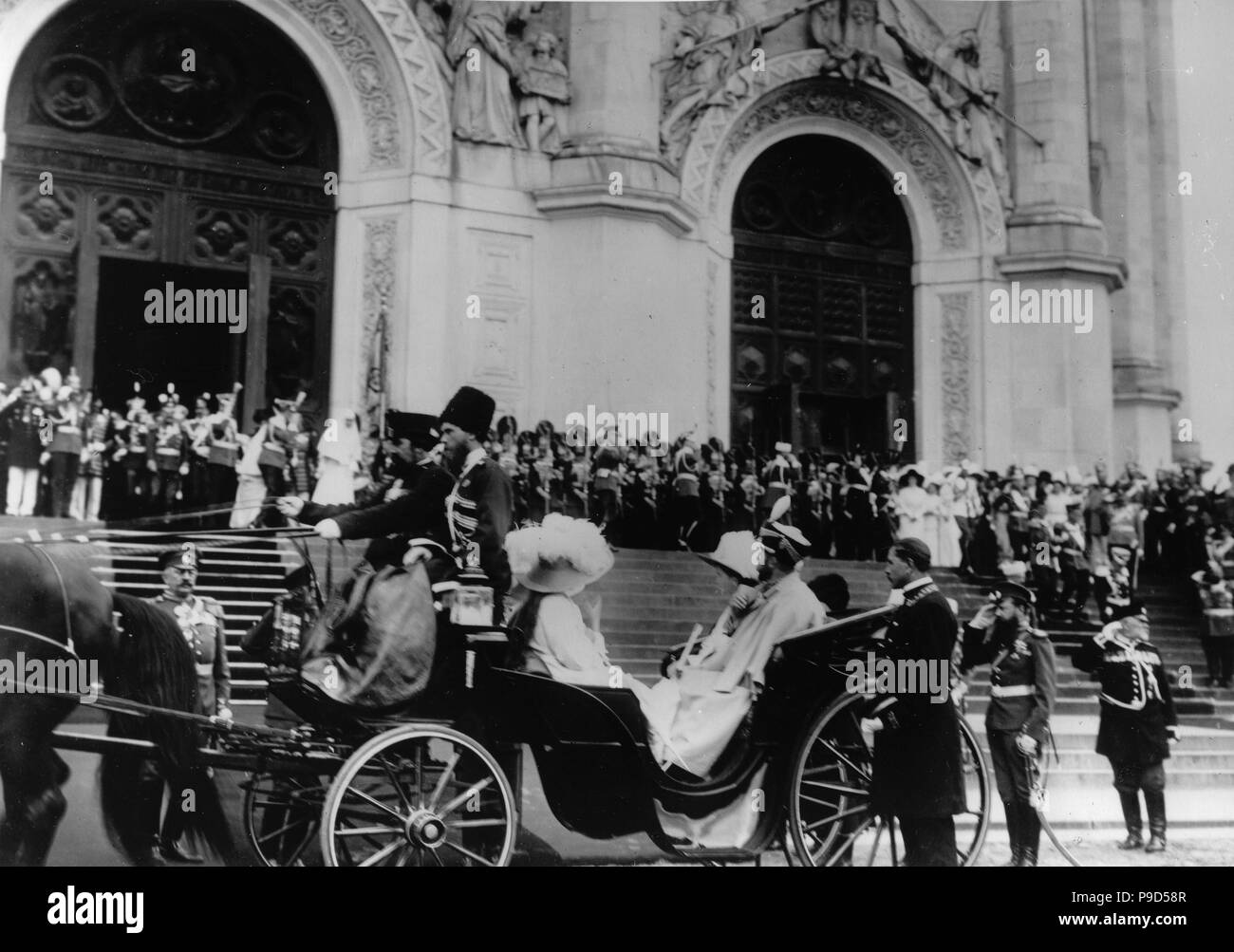 Partenza del Tsar Nicholas II con la Grand duchesse dalla Cattedrale di Cristo Salvatore a Mosca. Museo: Stato russo, film e foto di archivio, Krasnogorsk. Foto Stock