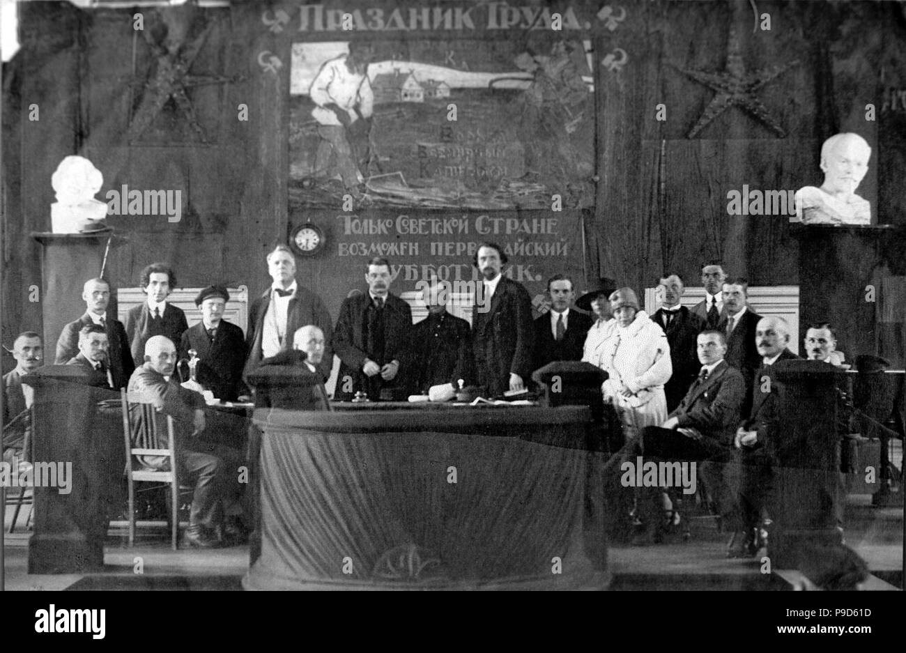 Grigory Zinoviev, Maxim Gorky e Feodor Chaliapin in un giorno di maggio riunione. Museo: Museo Statale di Storia politica della Russia, San Pietroburgo. Foto Stock