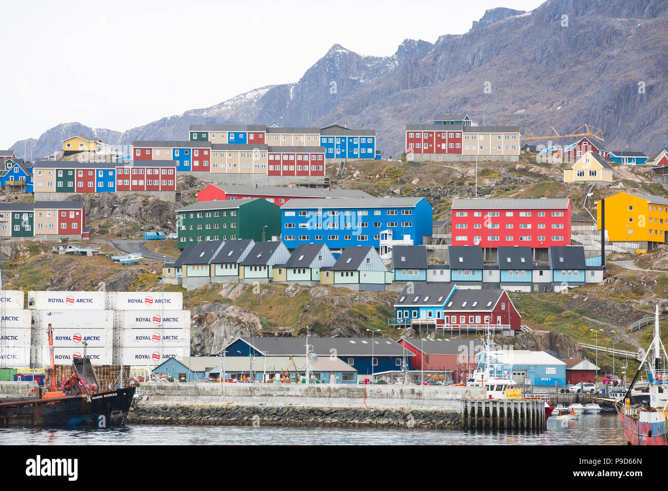 Case colorate in Sisimiut, Groenlandia Foto Stock