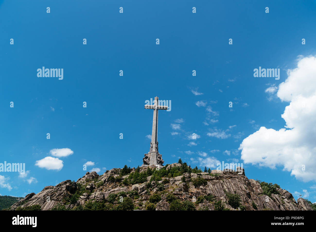 San Lorenzo de El Escorial, Spagna - Luglio 7, 2018: veduta esterna della Valle de los Caidos o la Valle dei Caduti. Fu eretto nei pressi di Madrid, hono Foto Stock