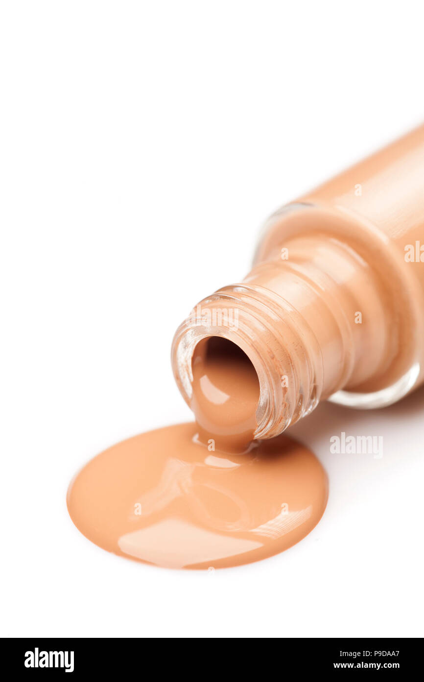 Una bottiglia di vetro e una base liquida che viene prelevato da esso Foto Stock