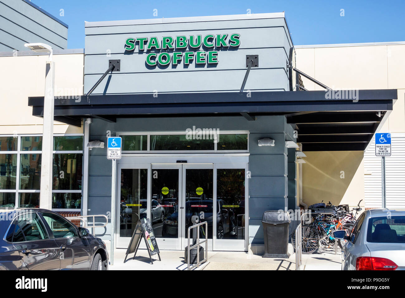 Gainesville Florida, Starbucks Coffee, coffee house, ingresso anteriore esterno, disabili speciali esigenze, parcheggio, FL171028088 Foto Stock