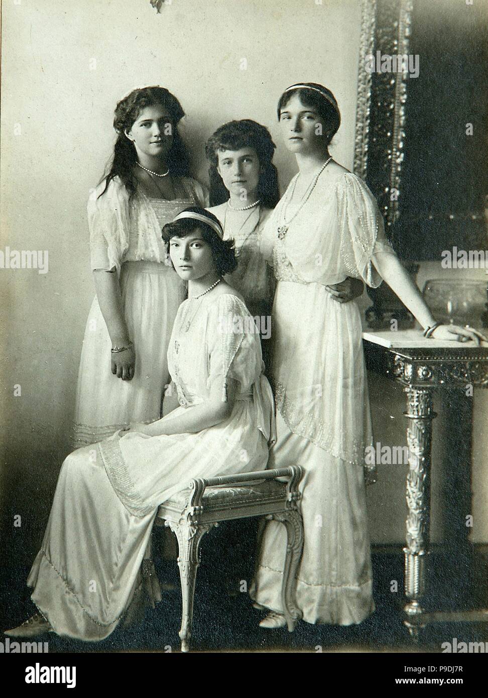 Grand Duchesse Olga di Russia, Tatiana di Russia, Maria di Russia e Anastasia di Russia nel salotto. Museo: Membro del Museo di Storia di Mosca. Foto Stock