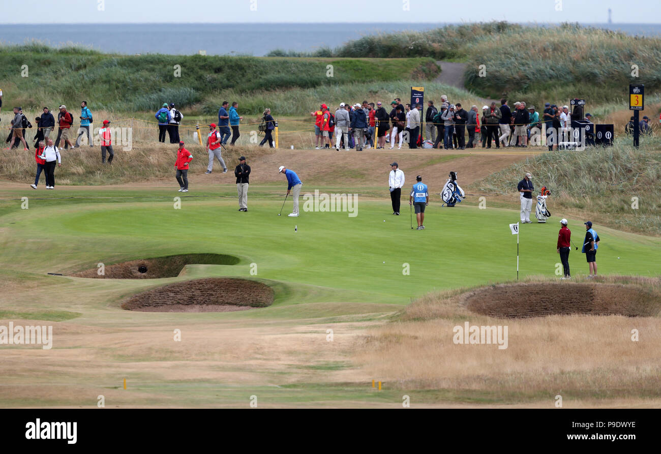 I giocatori al terzo verde durante la giornata di anteprima tre del Campionato Open 2018 a Carnoustie Golf Links, Angus. Foto Stock