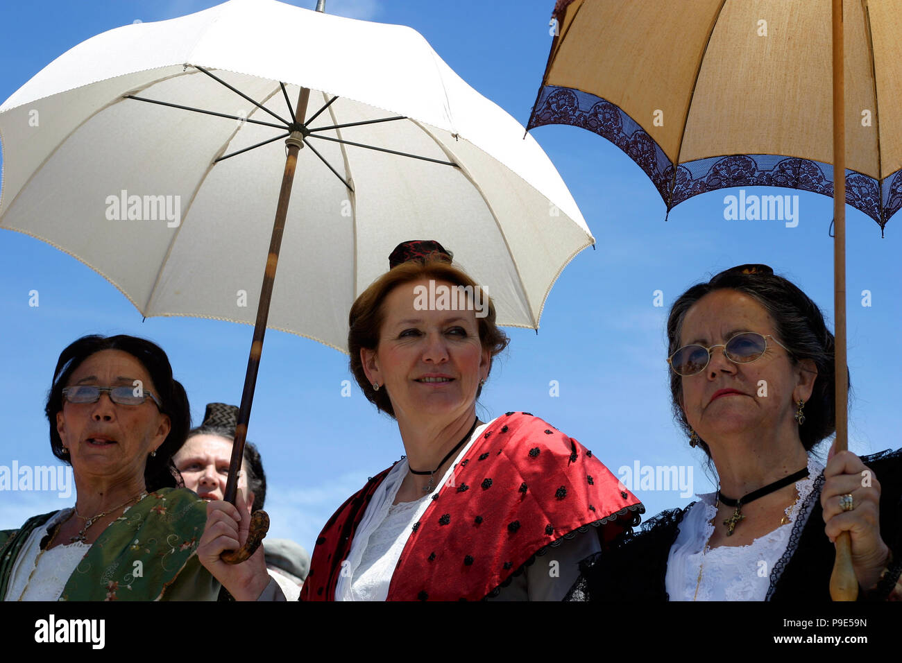 Pellegrinaggio dei gitani in maggio. Processione e benedizione del mare di Saintes Maries de la Mer, la Camargue, la Provenza Francia Foto Stock