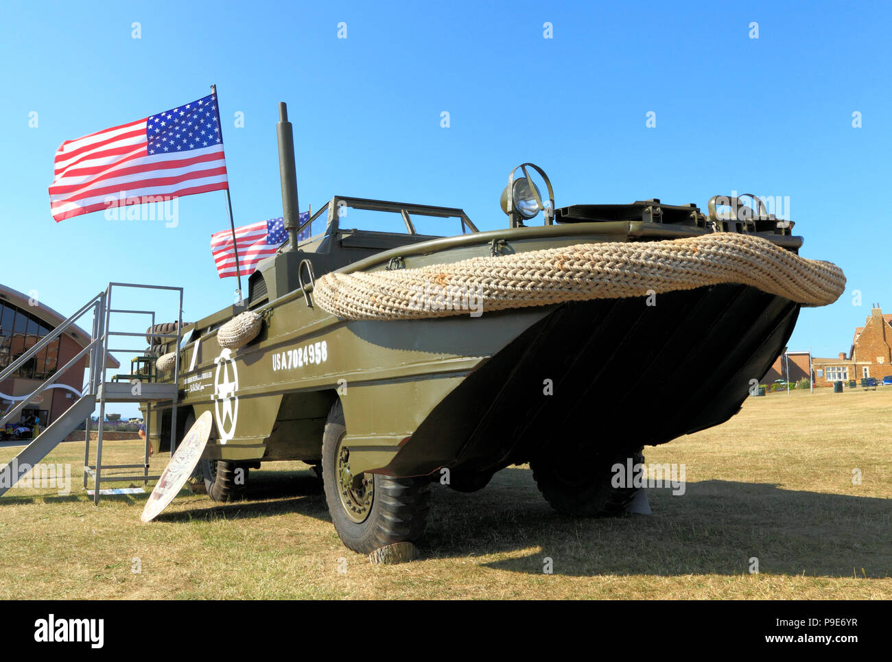 Stati Uniti La seconda guerra mondiale, DUKW amphibious , militari, veicolo, WW2, a stelle e strisce, americano, Bandiera Foto Stock