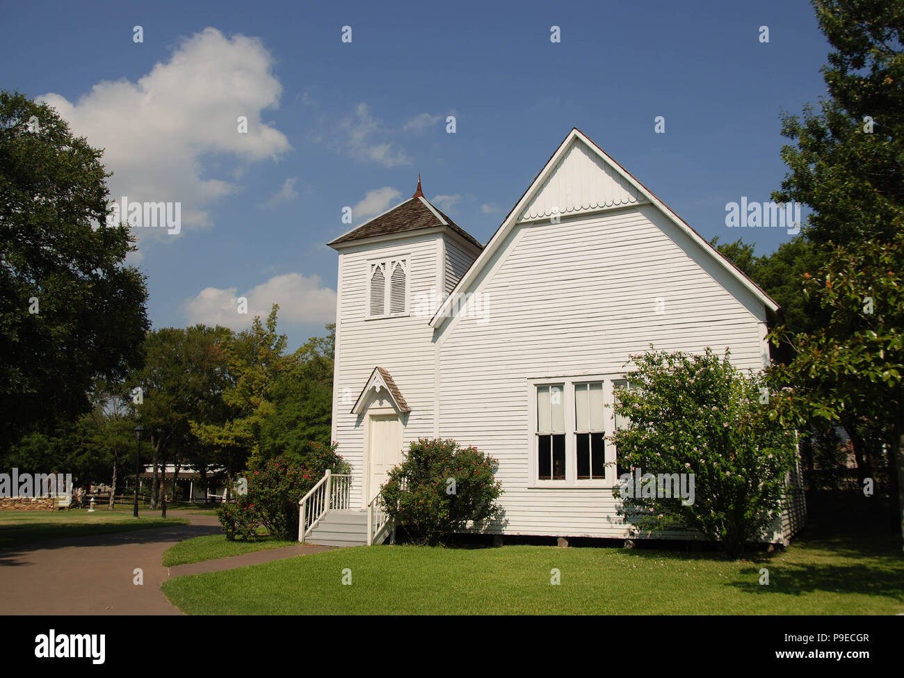 Una vecchia chiesa di legno conservato presso il Dallas Heritage Village, un museo vicino al centro della citta'. Foto Stock