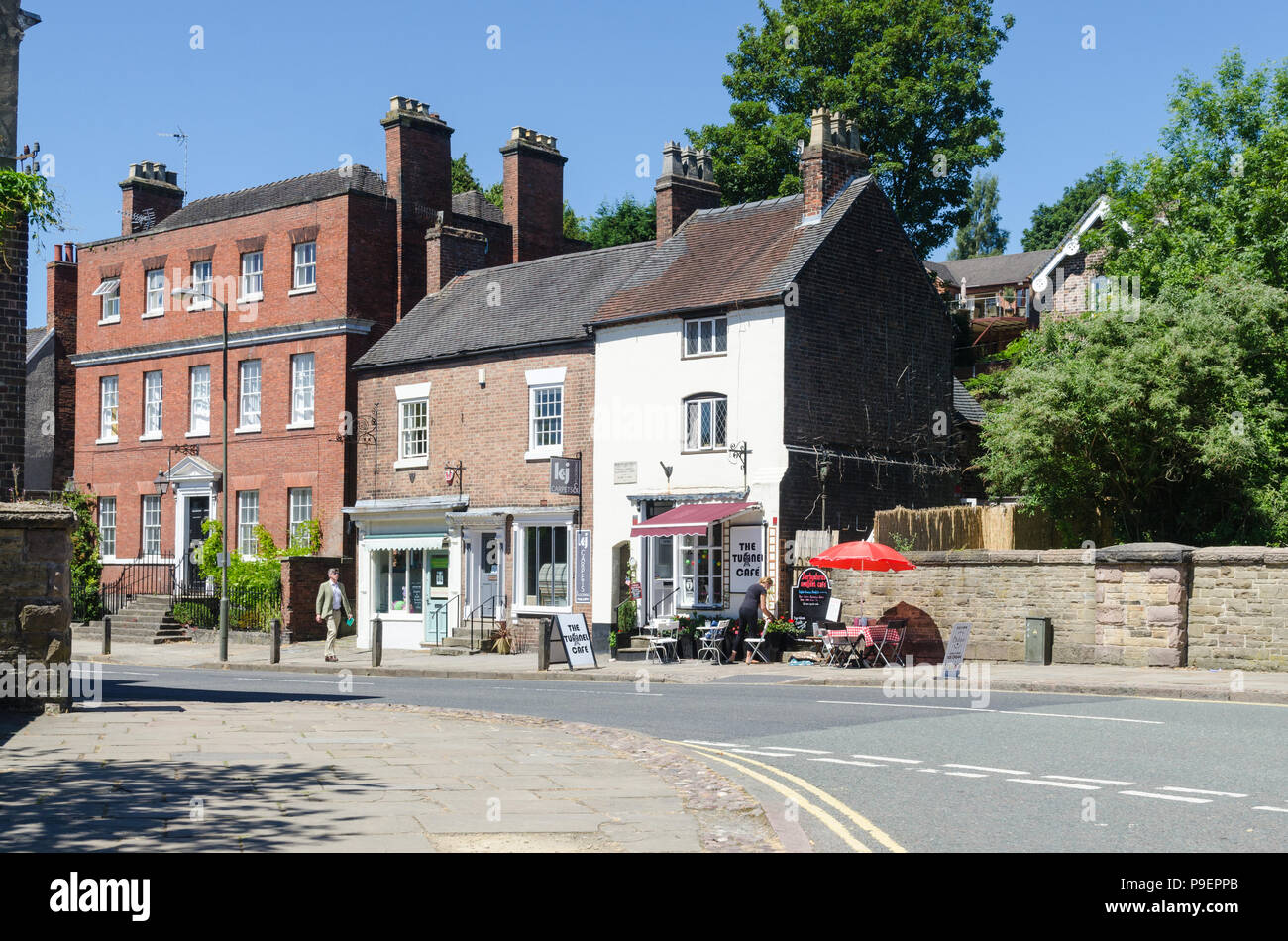 Il Tunnel Cafe in Church Street, Ashbourne, Derbyshire è al di sopra del inizio della Tissington Trail pista ciclabile e pedonale che era una linea ferroviaria Foto Stock