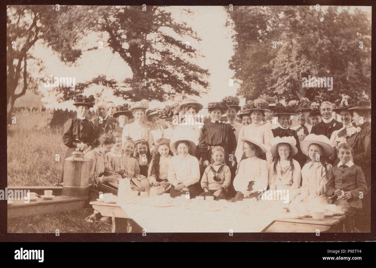 Vintage Fotografia di Edwardian vittoriano o persone aventi il tè del pomeriggio Foto Stock