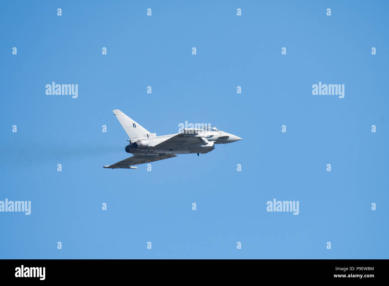 Il Royal International Air Tattoo, RAF Fairford, Gloucestershire, UK. Il 15 luglio 2018. Eurofighter Typhoon intrattiene il pubblico della manifestazione annuale. Foto Stock