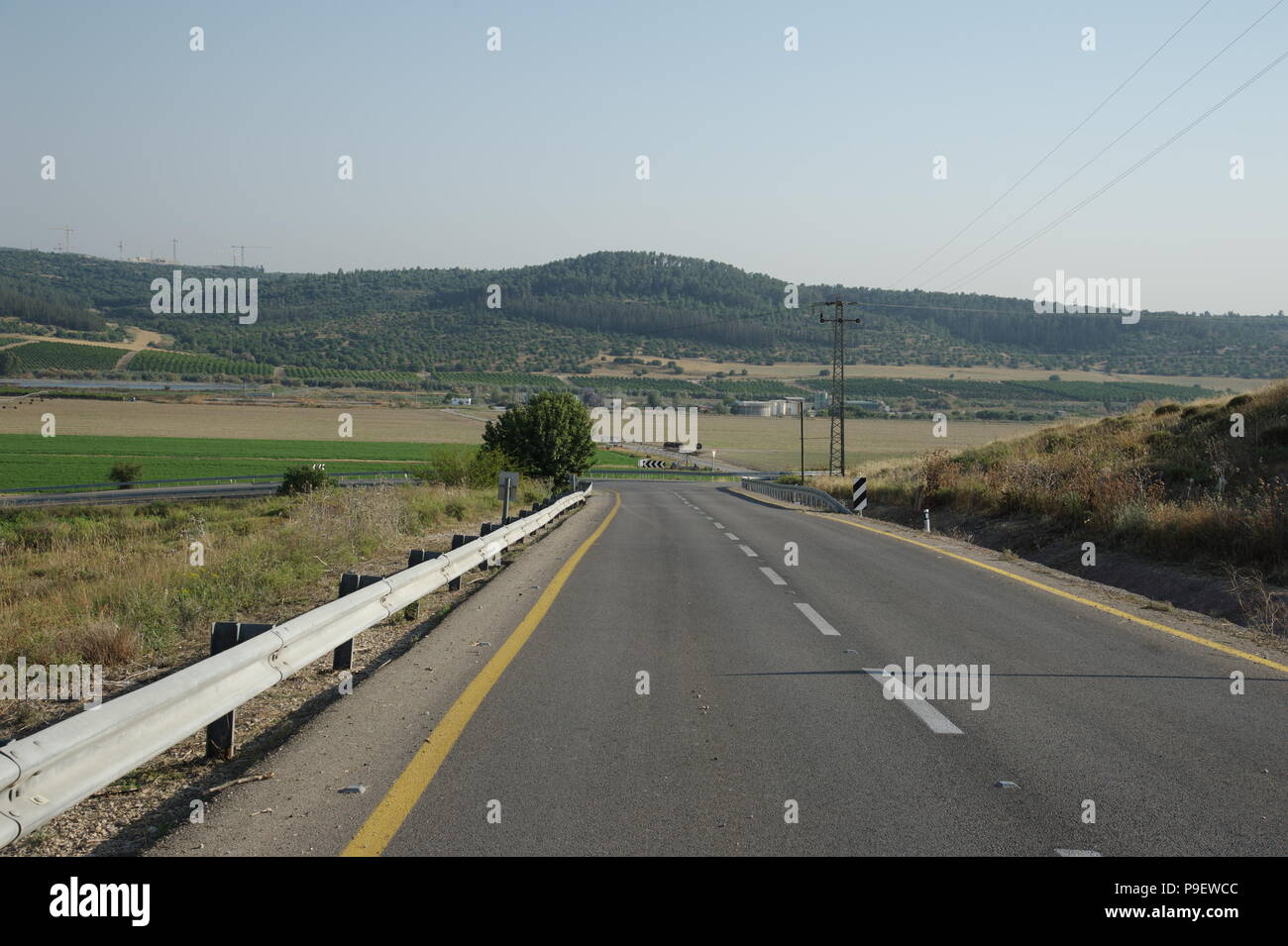 Strada a doppio senso di circolazione immagini e fotografie stock ad