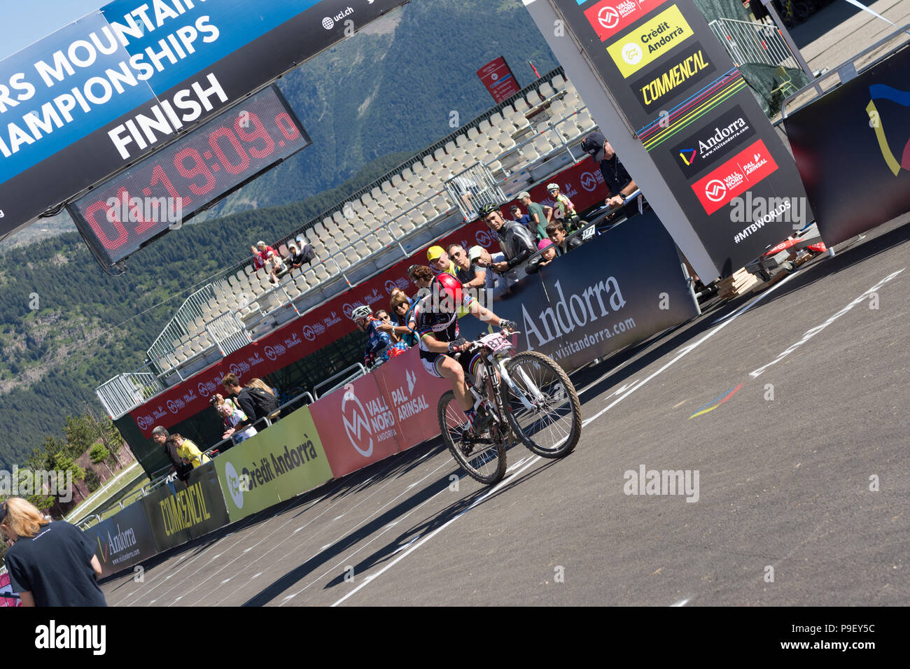 Vallnord, La Massana - Andorra. Il 17 luglio 2018. XCO MOUNTAIN BIKE MASTER WORLD CUP 2018, UCI, Mountain Bike World Cup Masters 2018, Vallnord Andorra. 17/07/2018 Credit: Martin Silva Cosentino / Alamy Live News Foto Stock
