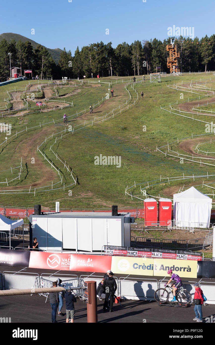 Vallnord, La Massana - Andorra. Il 17 luglio 2018. XCO MOUNTAIN BIKE MASTER WORLD CUP 2018, UCI, Mountain Bike World Cup Masters 2018, Vallnord Andorra. 17/07/2018 Credit: Martin Silva Cosentino / Alamy Live News Foto Stock