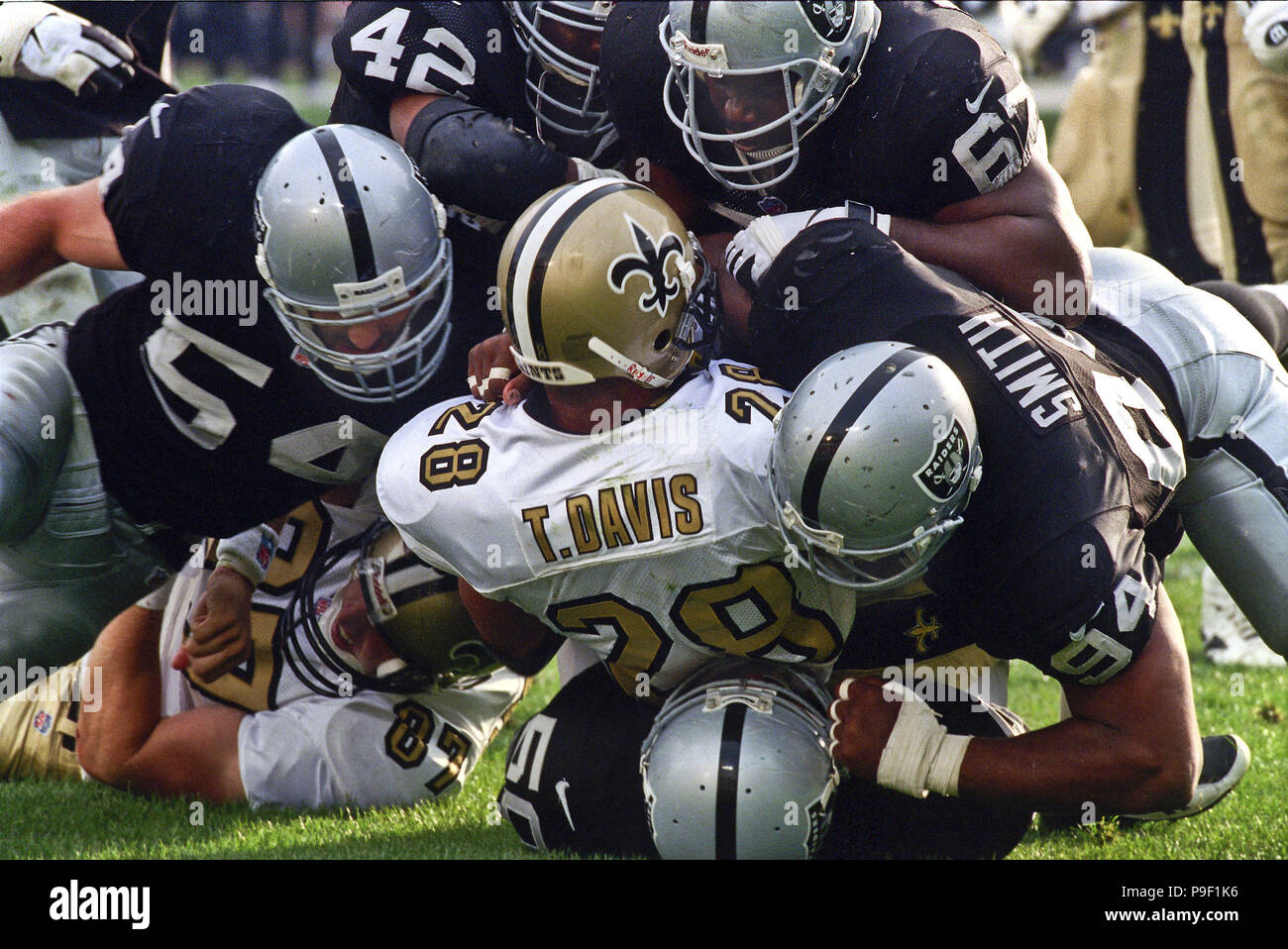 Oakland, la California, Stati Uniti d'America. 9 Nov, 1997. Oakland Raiders vs New Orleans Saints a Oakland Alameda County Coliseum Domenica, 9 novembre 1997. Santi beat Raiders 13-10. New Orleans Saints running back Troy Davis: credito al Golub/ZUMA filo/Alamy Live News Foto Stock