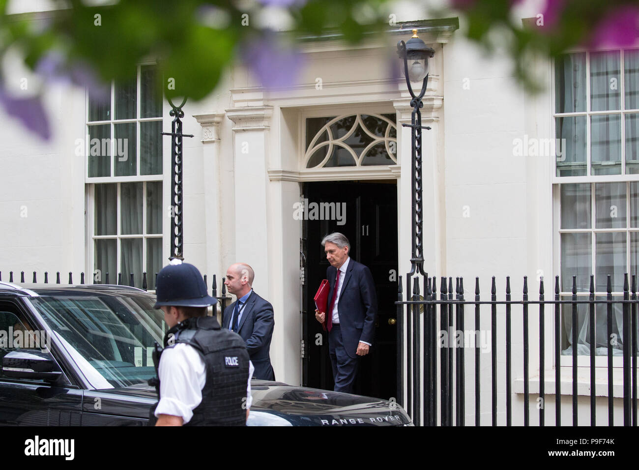 Londra, Regno Unito. 18 Luglio, 2018. Il cancelliere dello scacchiere Philip Hammond lascia Downing Street di partecipare all'ultima del Primo Ministro della sessione di domande in House of Commons prima della pausa estiva. Credito: Mark Kerrison/Alamy Live News Foto Stock