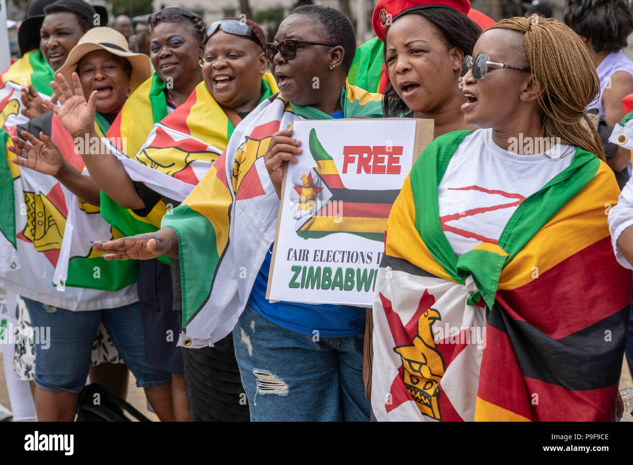 Londra 18 luglio 2018 UK zimbabwani protesta al di fuori della House of Commons contro le deportazioni forzate allo Zimbabwe di immigrati clandestini di credito DavidsonAlamy Ian Live News Foto Stock