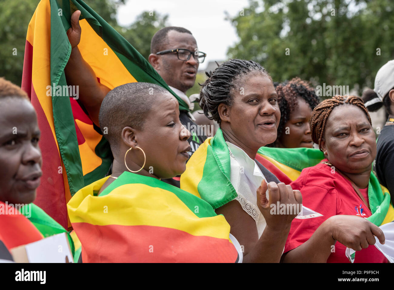 Londra 18 luglio 2018 UK zimbabwani protesta al di fuori della House of Commons contro le deportazioni forzate allo Zimbabwe di immigrati clandestini di credito DavidsonAlamy Ian Live News Foto Stock