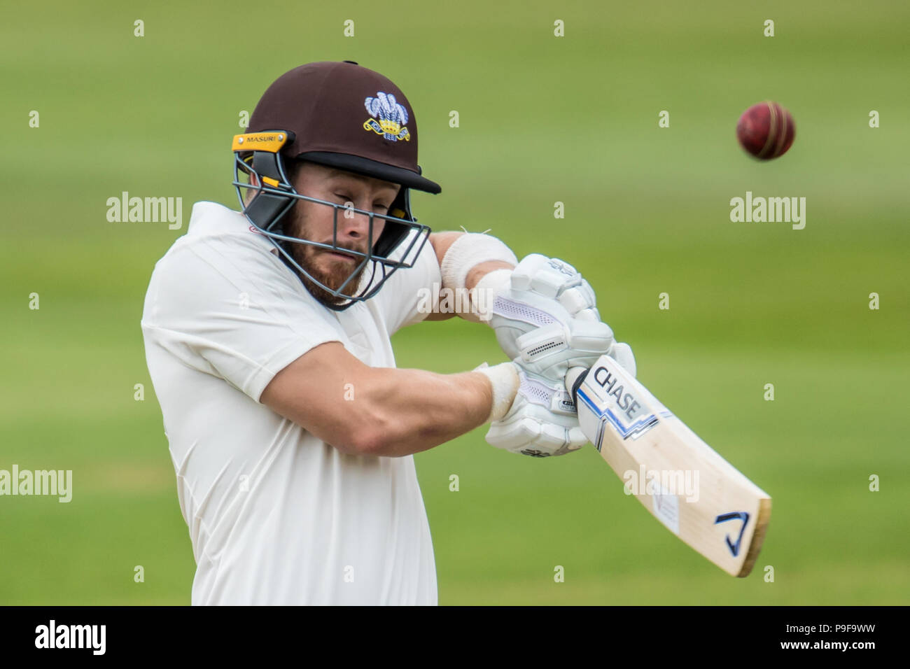 Londra, UK. 18 Luglio, 2018. Adam Rouse batting per Surrey contro West Indies "A" lato touring al ovale. David Rowe/Alamy Live News Foto Stock