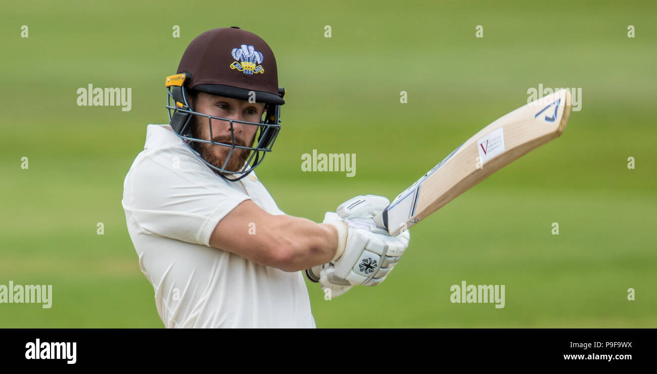 Londra, UK. 18 Luglio, 2018. Adam Rouse batting per Surrey contro West Indies "A" lato touring al ovale. David Rowe/Alamy Live News Foto Stock