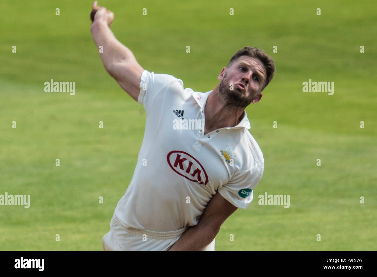 Londra, UK. 18 Luglio, 2018. Stuart Meaker bowling per Surrey contro West Indies "A" lato touring al ovale. David Rowe/Alamy Live News Foto Stock