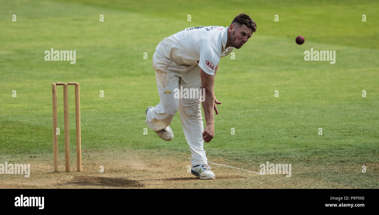 Londra, UK. 18 Luglio, 2018. Stuart Meaker bowling per Surrey contro West Indies "A" lato touring al ovale. David Rowe/Alamy Live News Foto Stock