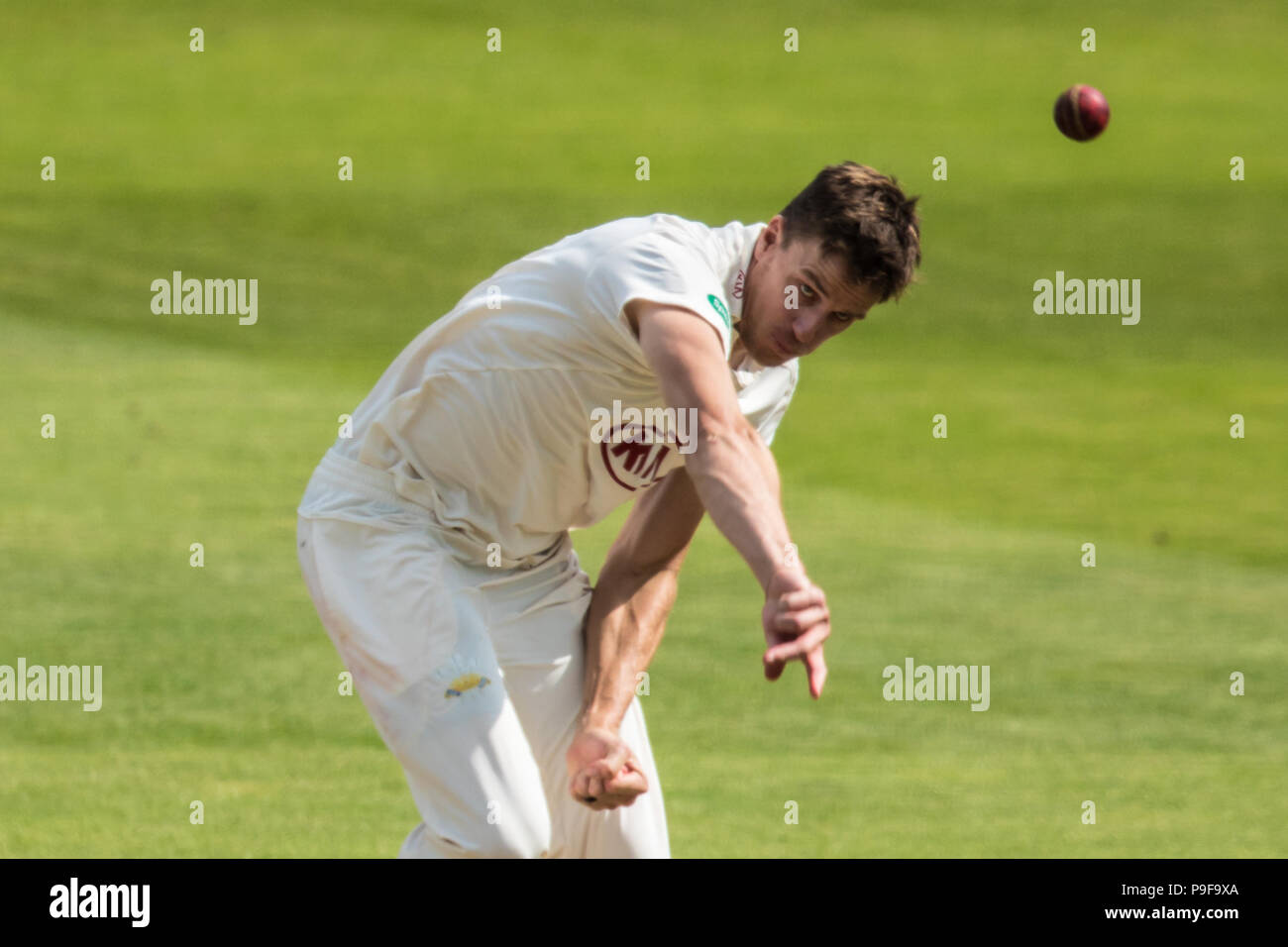 Londra, UK. 18 Luglio, 2018. Morne Morkel bowling per Surrey contro West Indies "A" lato touring al ovale. David Rowe/Alamy Live News Foto Stock
