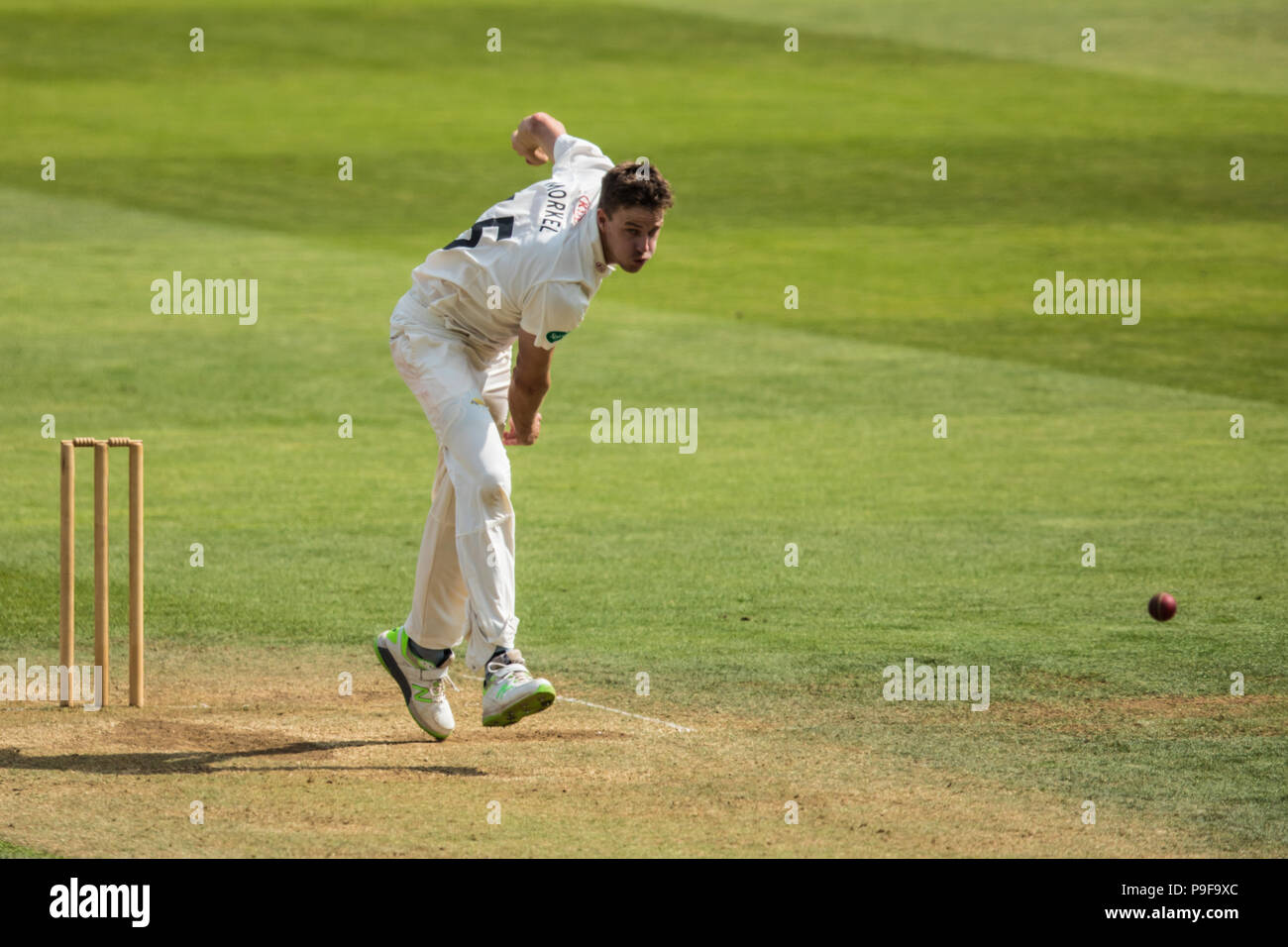 Londra, UK. 18 Luglio, 2018. Morne Morkel bowling per Surrey contro West Indies "A" lato touring al ovale. David Rowe/Alamy Live News Foto Stock