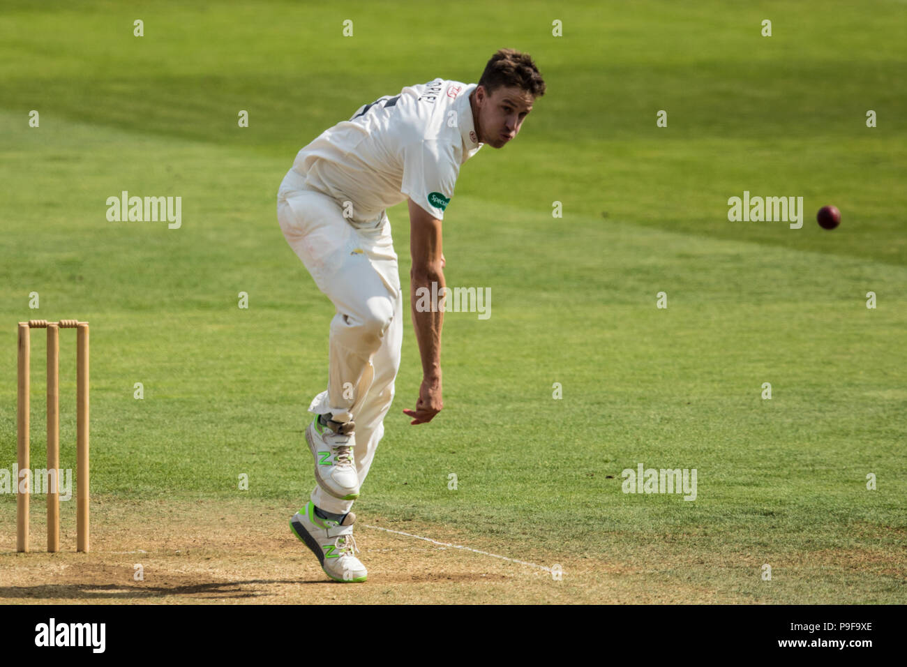 Londra, UK. 18 Luglio, 2018. Morne Morkel bowling per Surrey contro West Indies "A" lato touring al ovale. David Rowe/Alamy Live News Foto Stock