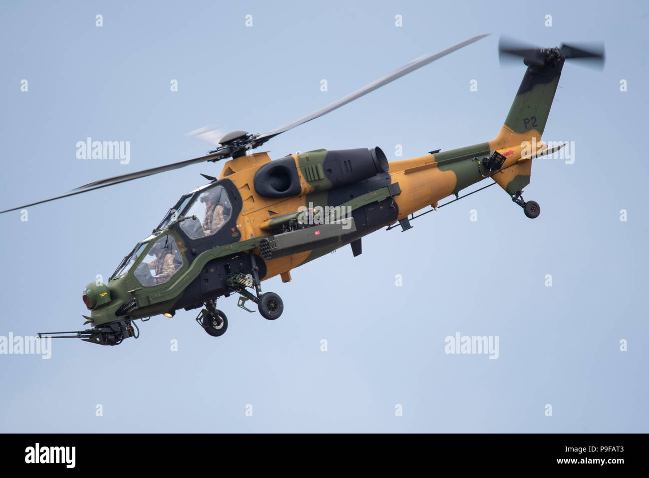 Bagno turco industrie aerospaziali TAI / AgustaWestland T129 ATAK presso l aeroporto di Farnborough, Hampshire, Regno Unito. Farnborough Airshow internazionale 2018. Il settore aerospaziale evento commerciale Foto Stock
