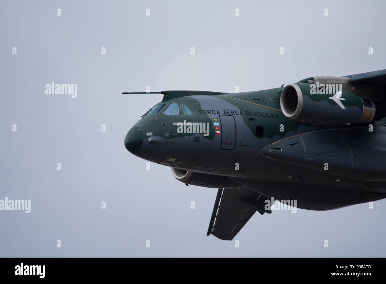 Embraer KC-390 a Farnborough Airport, Hampshire, Regno Unito. Farnborough Airshow internazionale 2018. C-390 Millennio. Il settore aerospaziale evento commerciale Foto Stock