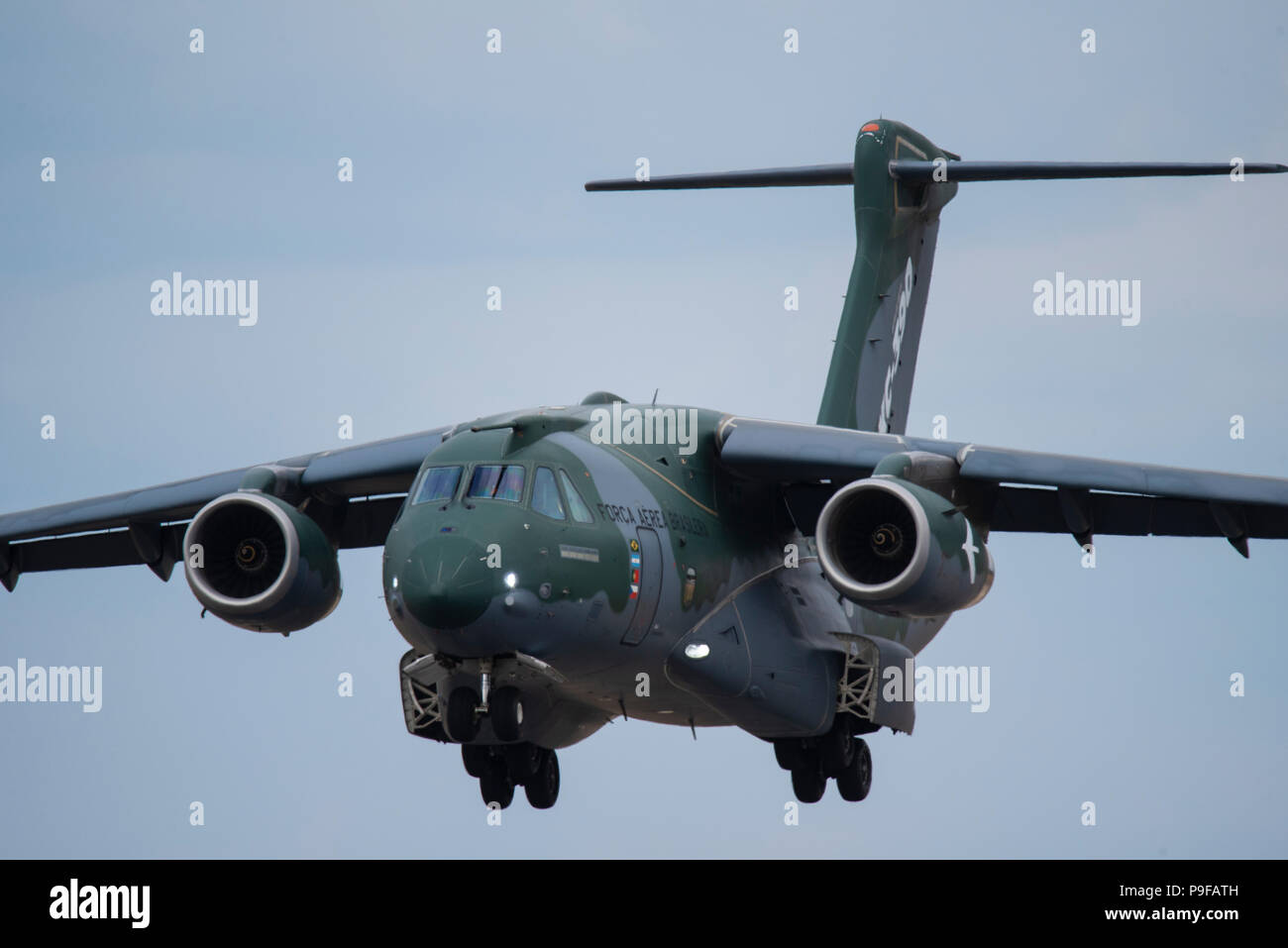 Embraer KC-390 a Farnborough Airport, Hampshire, Regno Unito. Farnborough Airshow internazionale 2018. C-390 Millennio. Il settore aerospaziale evento commerciale Foto Stock